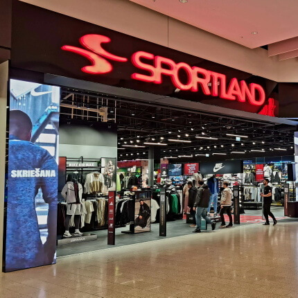 Iepirkšanās centrā “AKROPOLE Rīga” atklāts teju 1450 m2 liels “Sportland” veikals